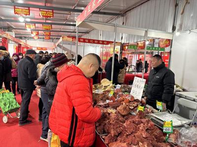 西安首屆名特優(yōu)菜籃子展銷會(huì)開(kāi)幕 農(nóng)副產(chǎn)品豐富市民餐桌